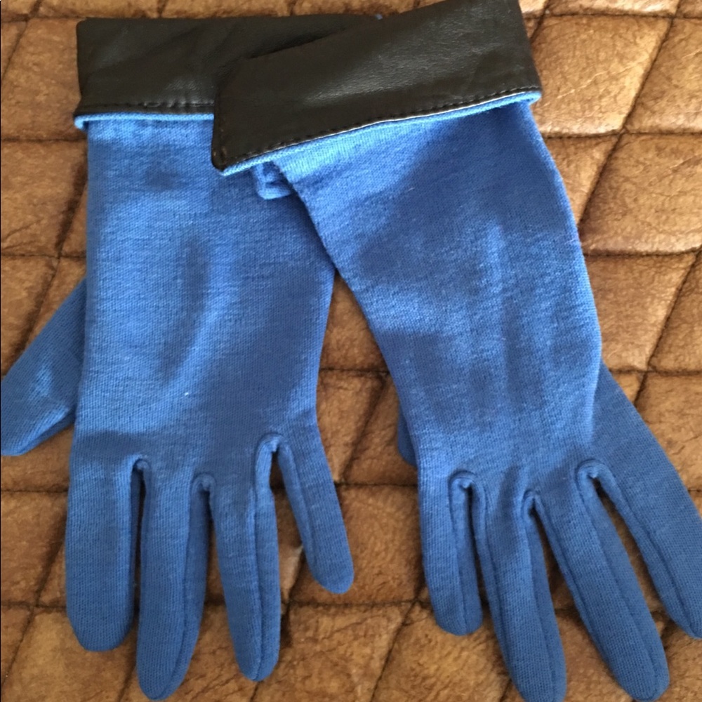 NWOT Blue & Black Wool knit gloves